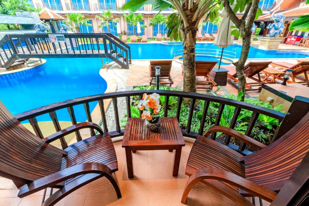 Ázsia-Thaiföld-Phuket-Nipa Resort - balcony